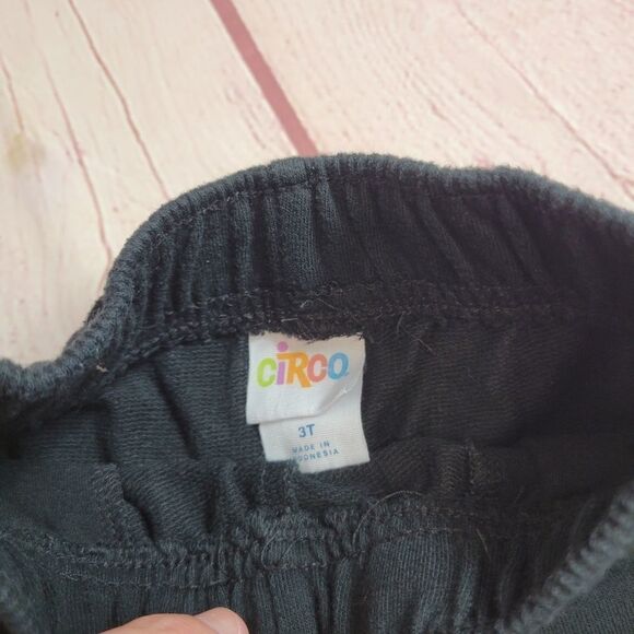 Circo shorts 3T  - Picture 2 of 3